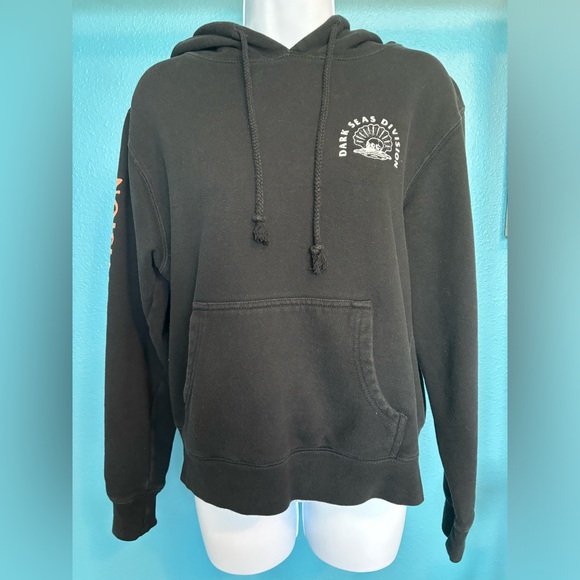Dark seas division black hoodie with skull clam design - Picture 2 of 4